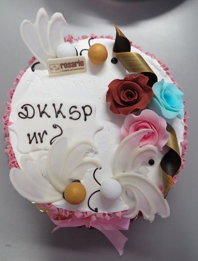 Tort z różyczkami klubu DKK SP nr 2 z okazji 12-lecia istnienia.