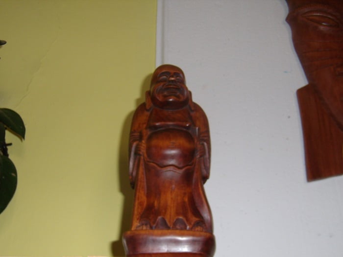 Figura z drewna wykonana przez Beatę Polmańską.