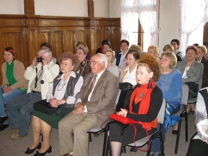 Publiczność zgromadzona na spotkanie z pisarzem Edwardem Cyfusem.