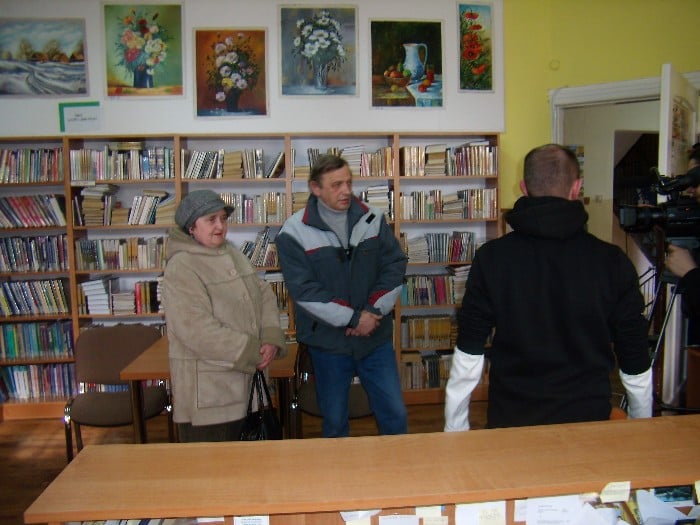 Wnętrze biblioteki. Lucyna i Jan Mielke.