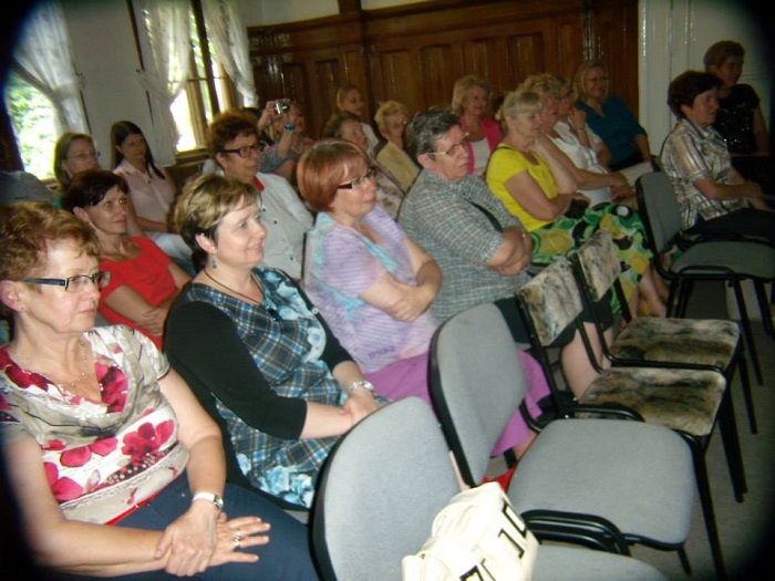 Publiczność zgromadzona na sztukę "BLAHA I VRCHLICKA".