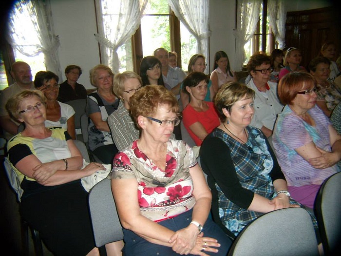 Publiczność zgromadzona na sztukę "BLAHA I VRCHLICKA".