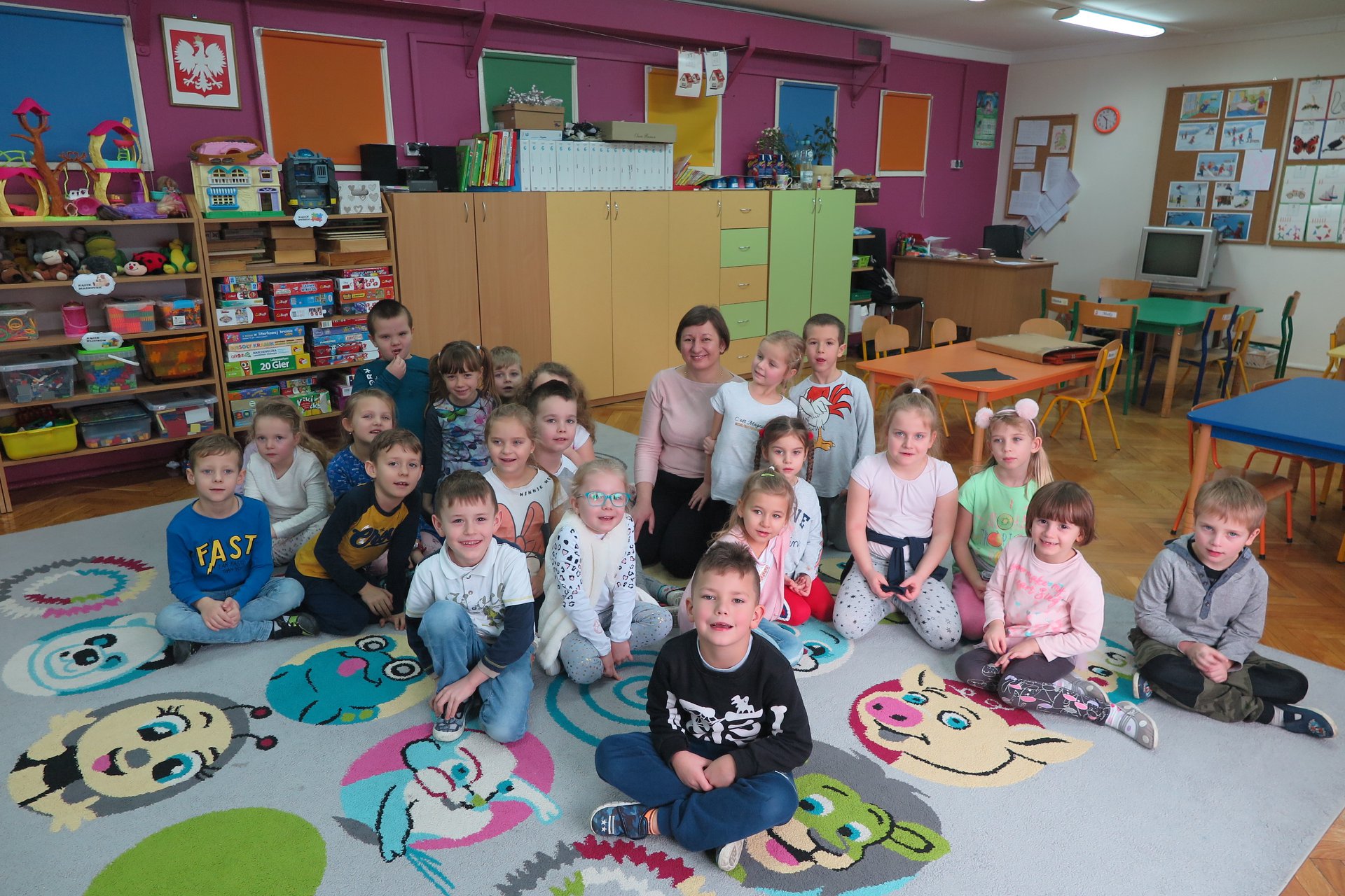 Przedszkole nr 4 w Działdowie. Bibliotekarka Ania Wiśniewska prowadzi zajęcia dla dzieci. 