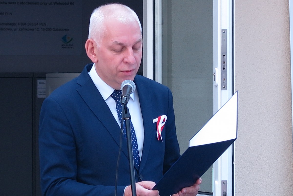 Przy mikrofonie burmistrz miasta Działdowo Grzegorz Mrowiński. 