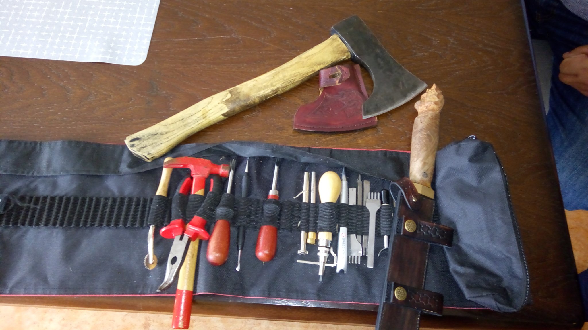 narzędzia kaletnicze i przedmioty wykonane przez kowala