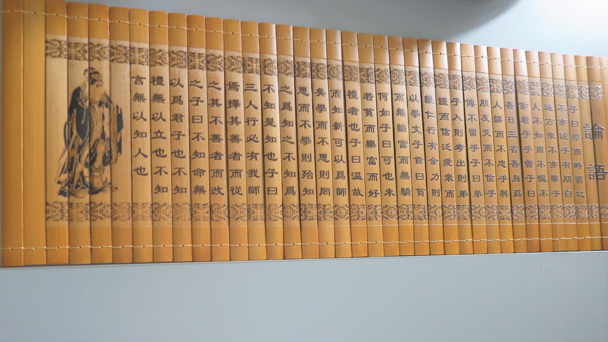 stara chińska zwijana książka z bambusa