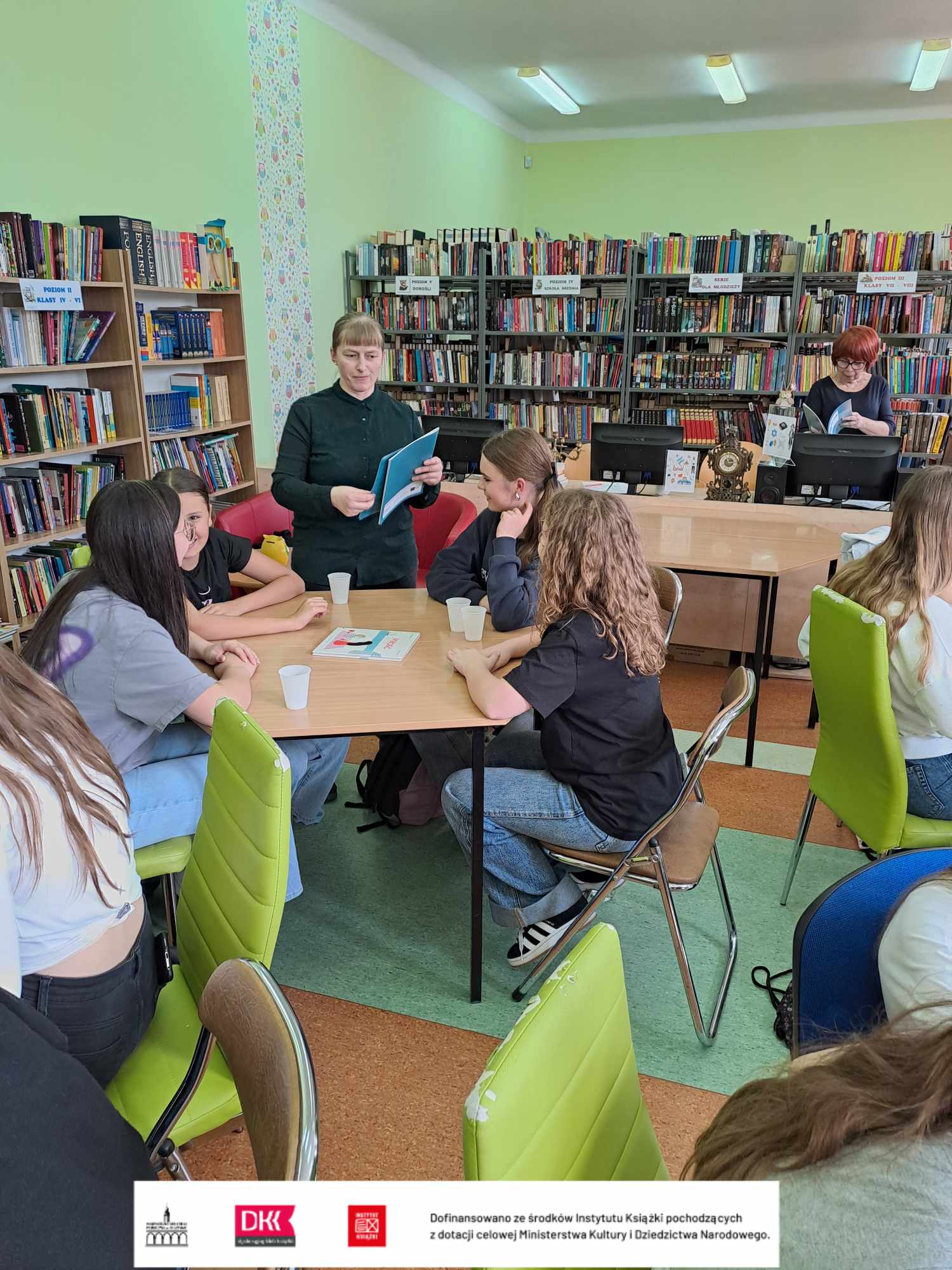 spotkanie klubu DKK SP2 w bibliotece szkolnej